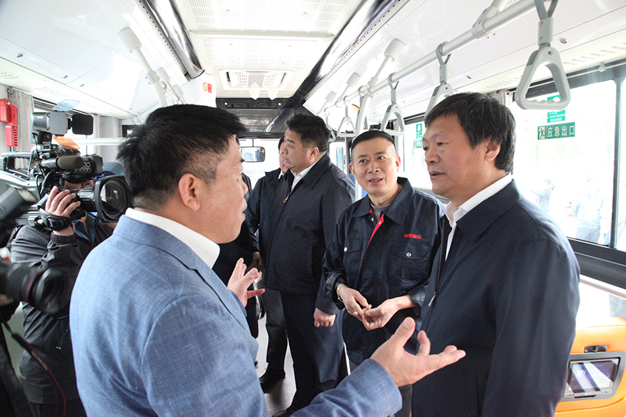 2021年10月19日吉林梅河口政府考察團(tuán)調(diào)研參觀(guān)申龍汽車(chē)